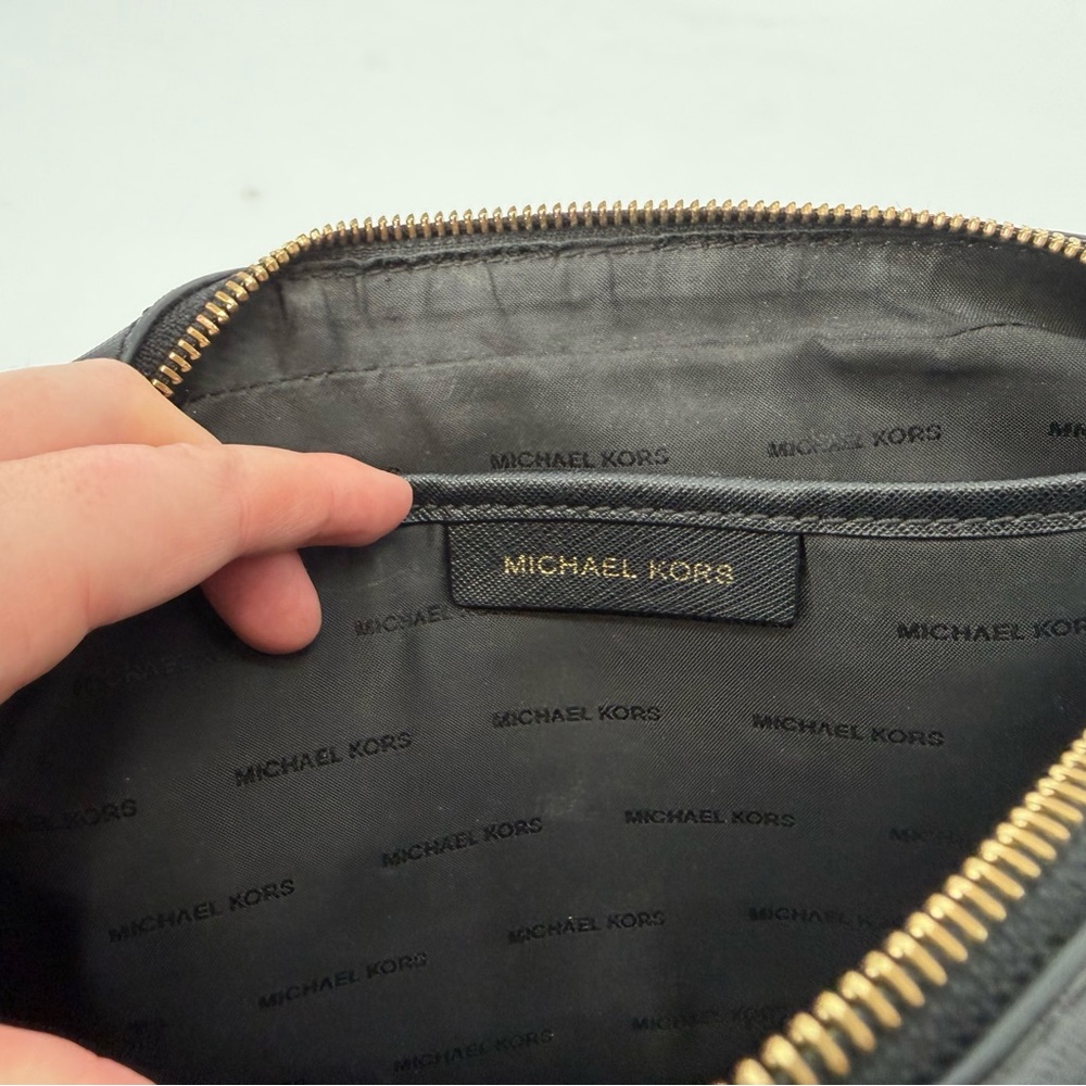 Michael Kors Black Crossbody Bag With Gold Chain. - Picture 7 of 7